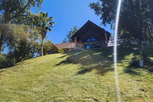 ¡soñada parcela  vista al lago y piscina!