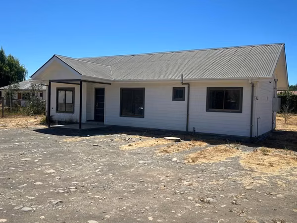 Se arrienda casa 7,5 km a pinto 90m2  3 H 2 B