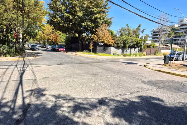 Amplio Terreno en Arturo Ureta, Vitacura! (140745)
