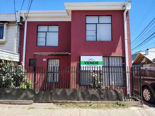 Vendo Casa en Chillán, Sector Los Puelches, 4 dormitorios, 2 baños, Sala Estar, Excelente ubicación