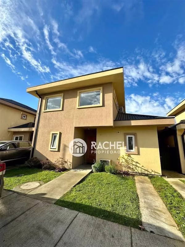 EN VENTA HERMOSA CASA SEMINUEVA CONDOMINIO ANTUMALAL