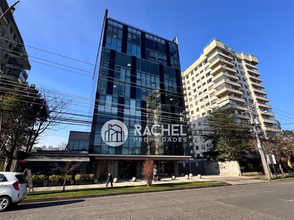 EN VENTA LUMINOSA OFICINA - EDIFICIO UNO K
