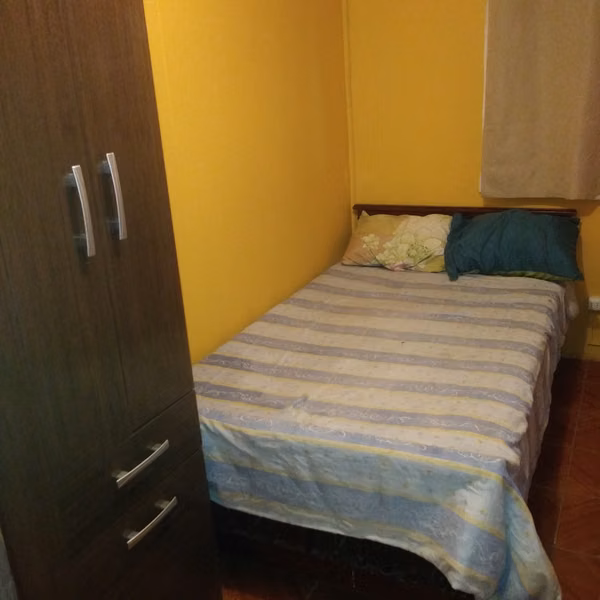 Se arrienda pieza, a varón solo que trabaje