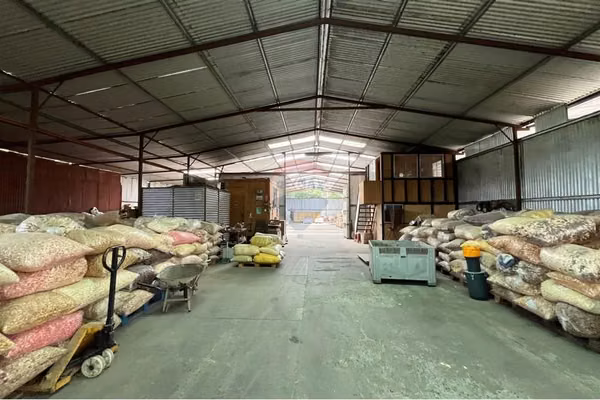 En venta parcela con casas y bodega isla de maipo
