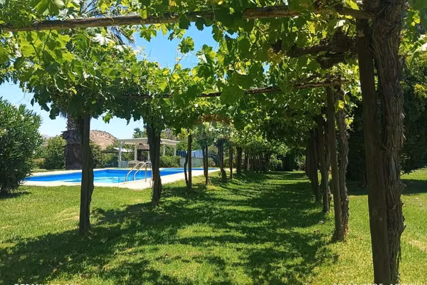 Parcela con casa piscina y jardín en melipilla