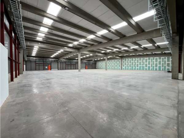 Arriendo bodega de 2.357 m2 en parque industrial, Lampa.