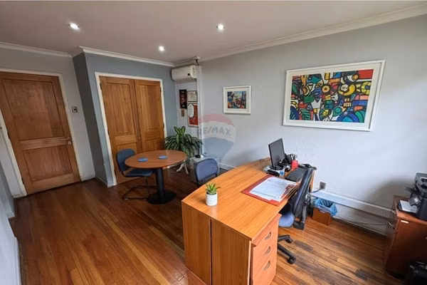 Casa comercial en ñuñoa con amplia bodega