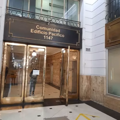 Arriendo Oficina 1 privado, 1 baño, Metro Plaza de Armas