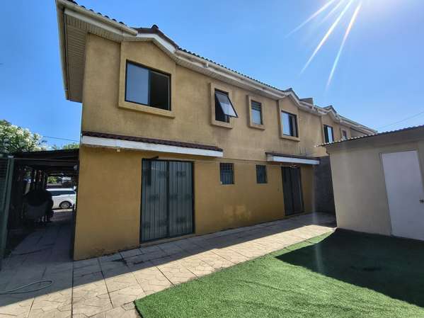 SE VENDE PISOS 5D3B+3E1B - VILLA LOS CANTAROS/ M.