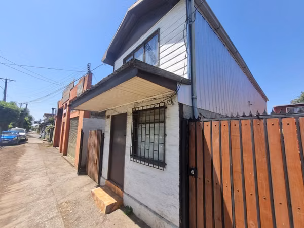 Vende sitio con 5 propiedades para inversión en Los Ángeles.