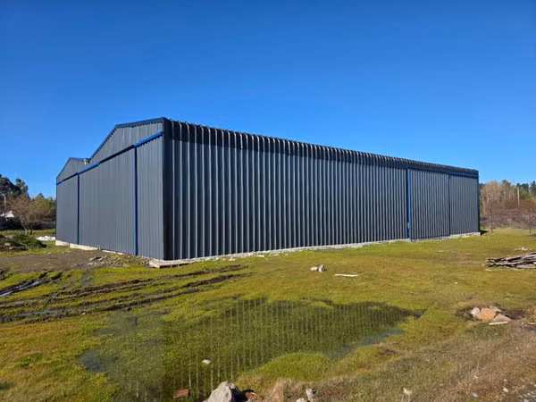Arrienda Bodega de 720 m2. en Los Ángeles.