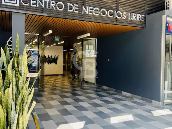 Oficina En Centro de Negocios Uribe