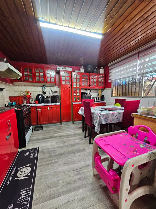Casa 4D+2B, Metro  Plaza Chacabuco  (145216)