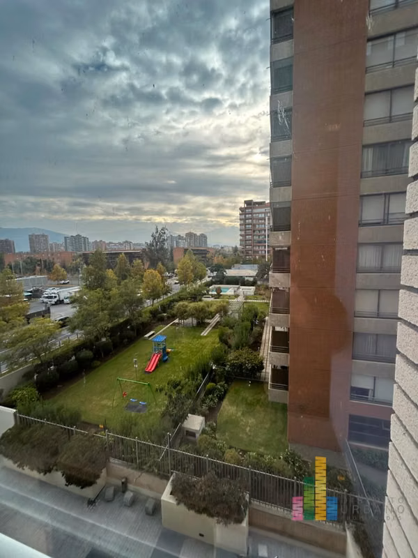 Excelente Oficina 103 M2 En Los Militares con Manquehue