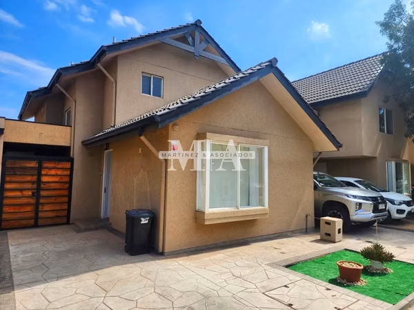  EXCLUSIVA CASA REMODELADA EN VENTA – CONDOMINIO LAGUNA NORTE, LAMPA