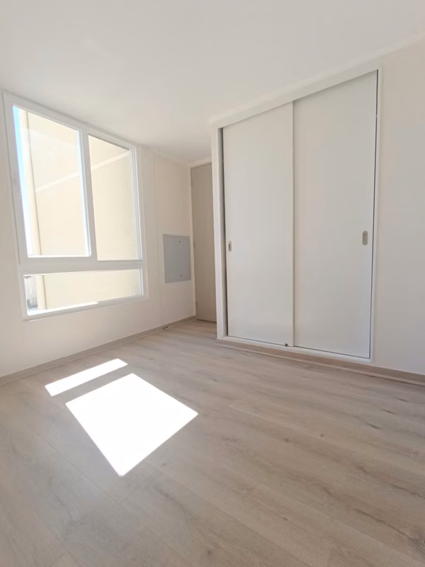 Av. Lomas de la Luz  (1 Est ) [3813-3]