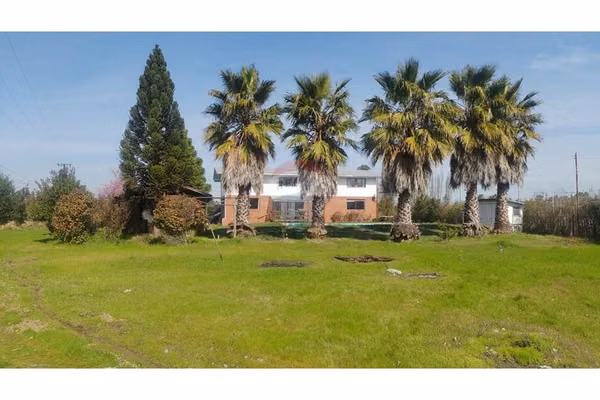 Se vende parcela con casa en cond puerto coipo