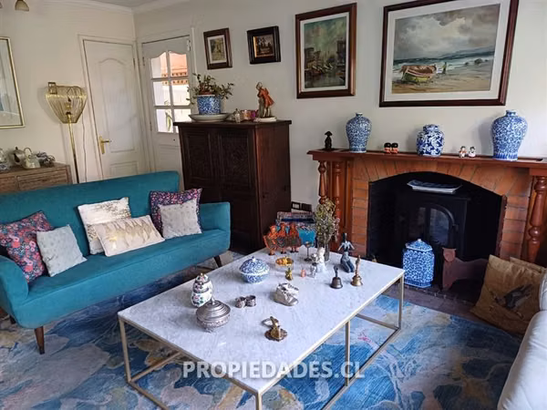 Linda y amplia casa en venta de 5 dormitorios en Las Condes
