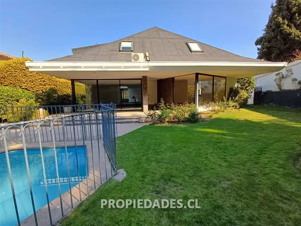 Casa en venta de 5 dormitorios en Santa María de Manquehue