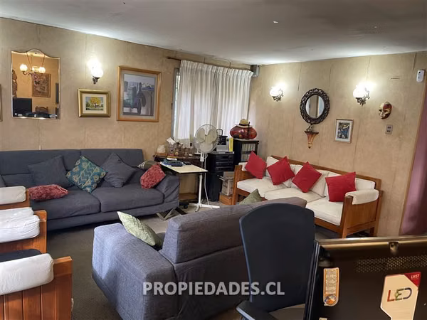 Casa en venta de 4 dorm. en La Reina