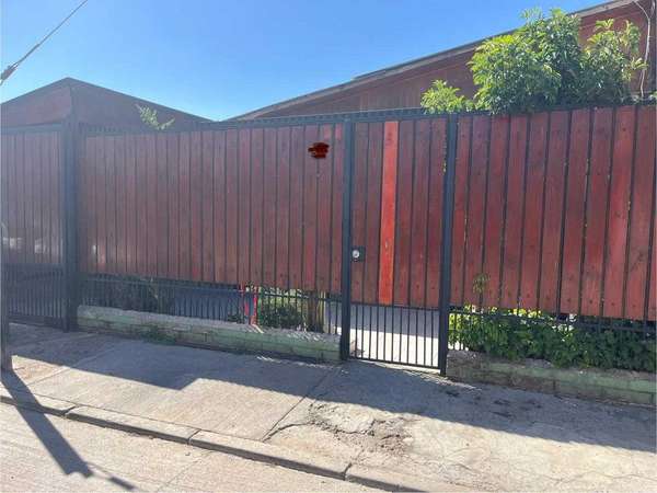 Acogedora Casa Familiar con Amplio Jardín (151288)