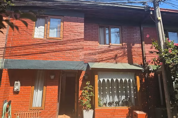 Hermosa casa en pasaje cerrado