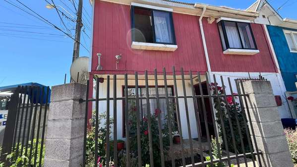 Se vende casa de 2 pisos en Coronel