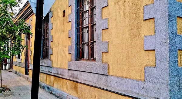 Casa Sólida Esquina, 270m2 Const, Barrio Huemul, Stgo Centro