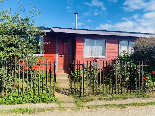 VENDO CASA EN AVENIDA LYNCH