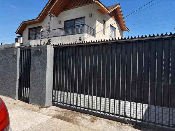 CASA EN LA REINA,  EXCELENTE UBICACION