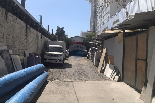 Oferta galpón con acceso por 2 calles