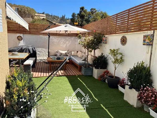 CONDOMINIO / PANELES SOLARES / QUINCHO Y ESTAR / COMO NUEVA