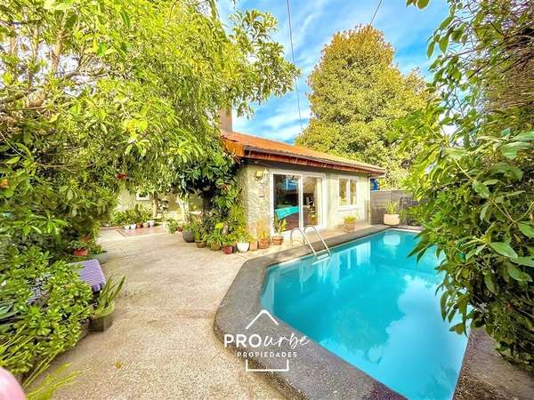 Casa en venta de 6 dorm. en La Reina