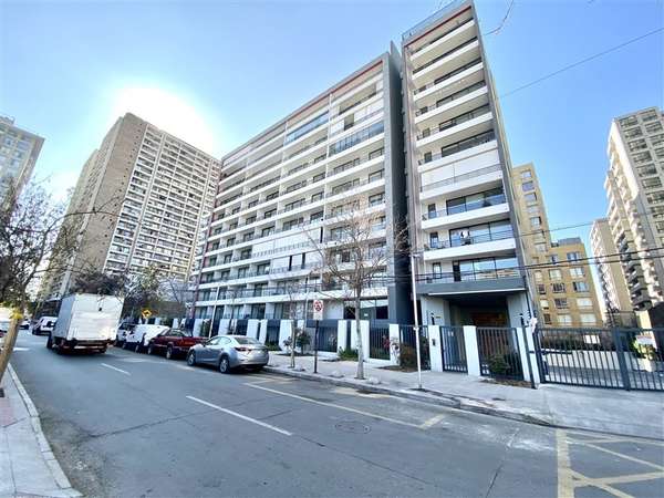 Edificio Almagro / 2D 2B E BOD / Metro Irarrázaval