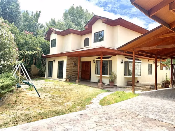 Amplia casa y muy céntrica / 5D 4B