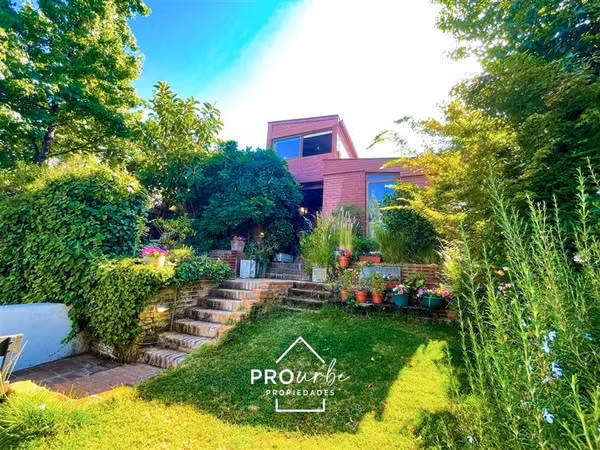 Venta casa Los Dominicos Las Condes, 5 dormitorios, 4 baños.