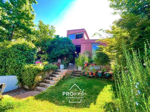 Venta casa Los Dominicos Las Condes, 5 dormitorios, 4 baños.
