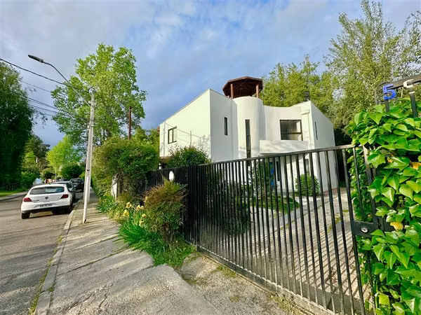 Casa en venta de 3 dorm. en Peñalolén