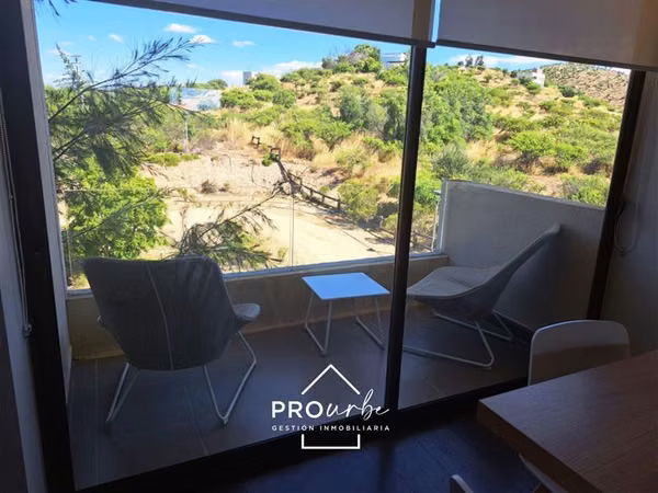 3 dormitorios, 2 en suite, piscina, cancha de golf, amoblado