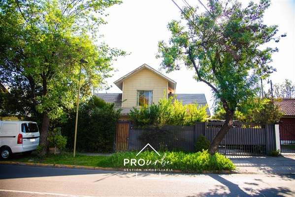 Venta casa con departamento independiente,Las Condes.