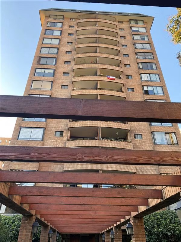 Departamento en venta de 4 dorm. en Las Condes