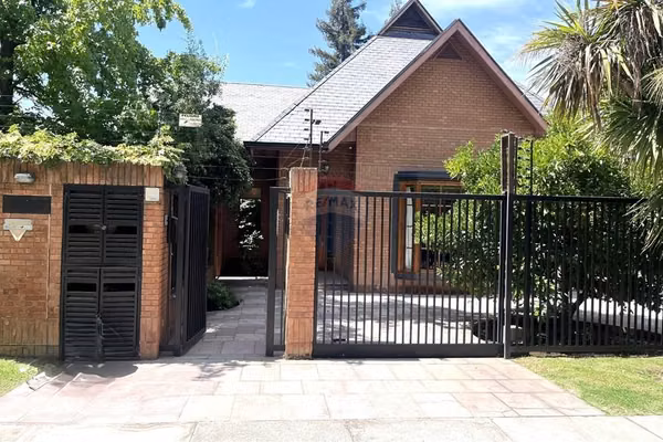 Espectacular casa remodelada en lo barnechea 5d/6b