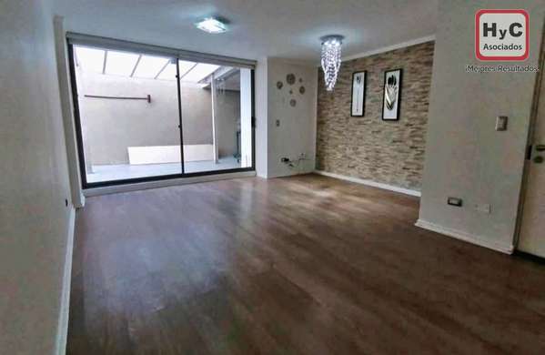 Amplio Departamento Familiar con Patio Privado