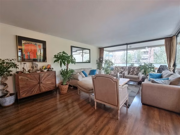Departamento en venta de 4 dorm. en Las Condes