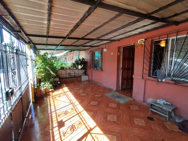 Amplia casa en San Joaquín