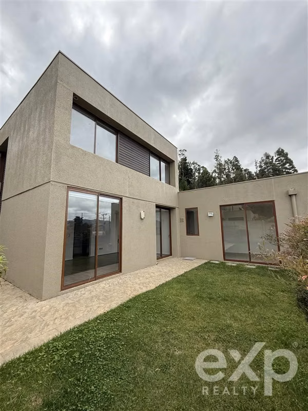 Casa en venta de 5 dorm. en San Pedro de la Paz