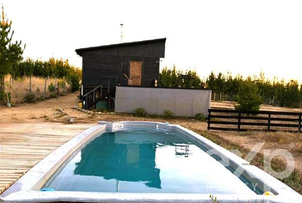 Vende Terreno con piscina casa 98 m2 Pichilemu.