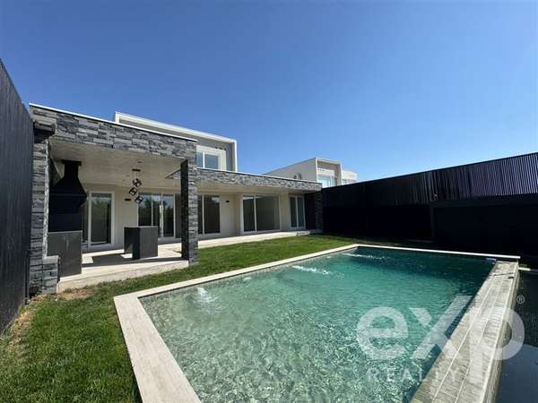 Casa en arriendo de 3 dorm. en Colina