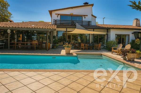 Gran casa con vista, amplitud y potencial único en Reñaca