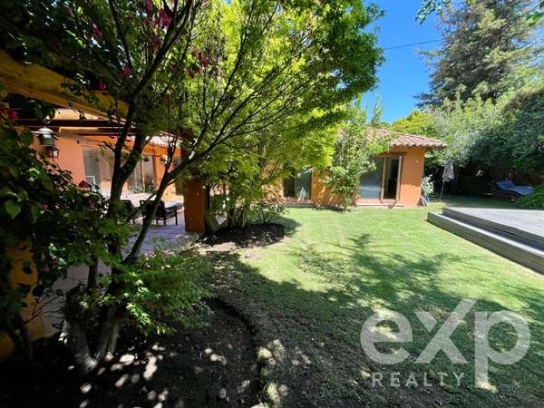 Casa en venta de 5 dorm. en Colina